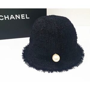Elegant Chanel Black Tweed  Pearl Accents Hat Sz.S-M